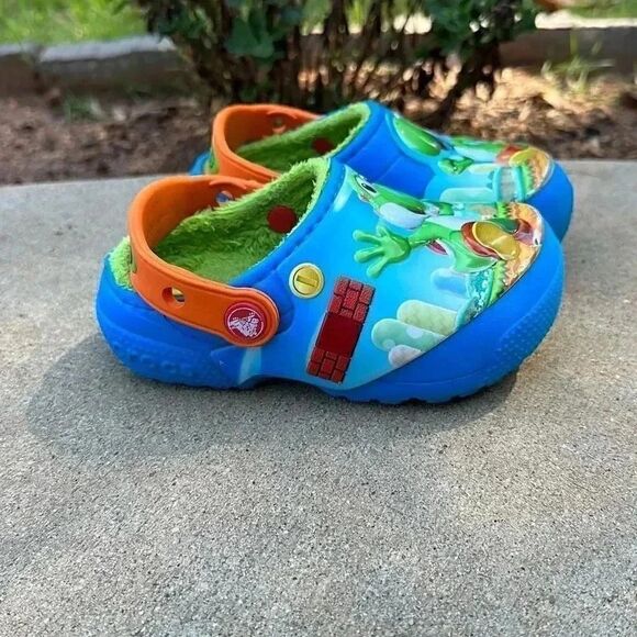 Kid’s Crocs Fun Lab Lined Yoshi Clogs - Picture 3 of 11